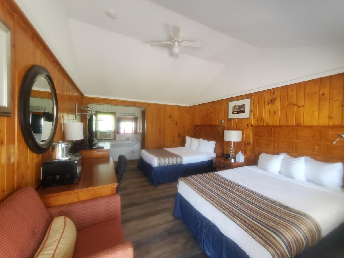 Bayview Lakefront Inn Saint Ignace Εξωτερικό φωτογραφία