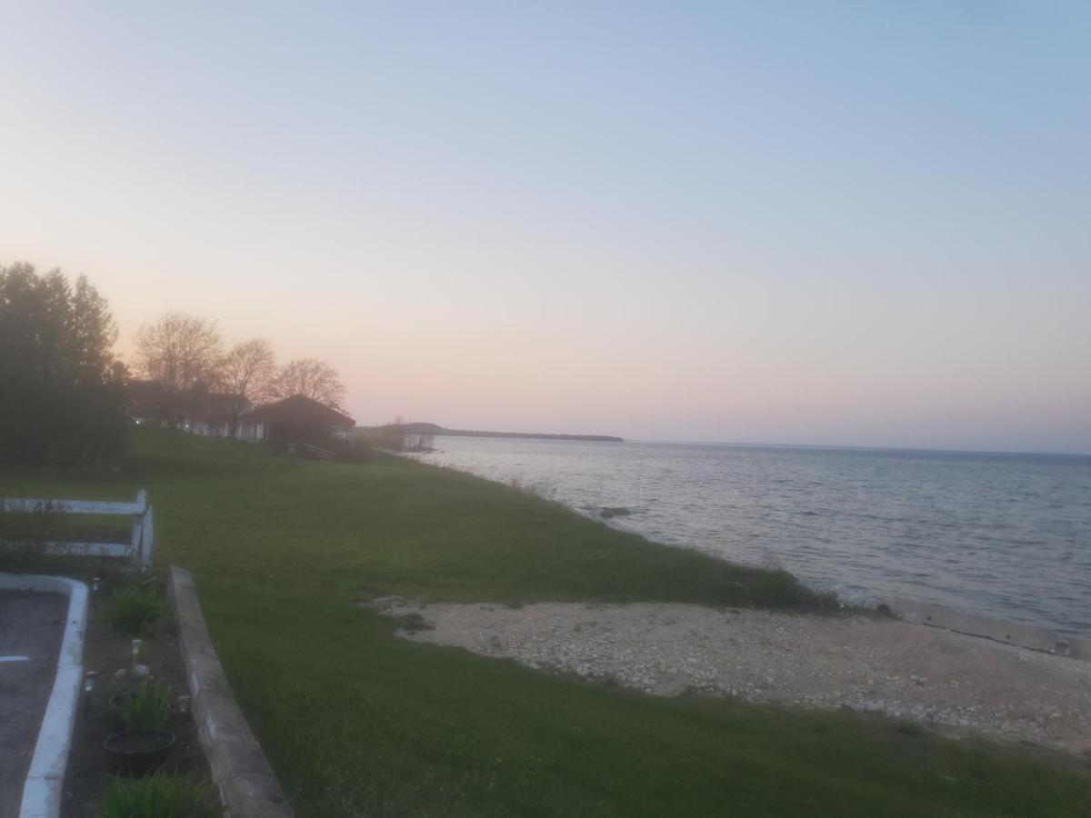 Bayview Lakefront Inn Saint Ignace Εξωτερικό φωτογραφία