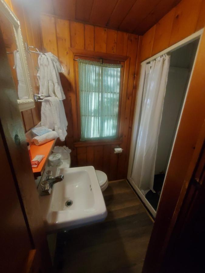 Bayview Lakefront Inn Saint Ignace Εξωτερικό φωτογραφία