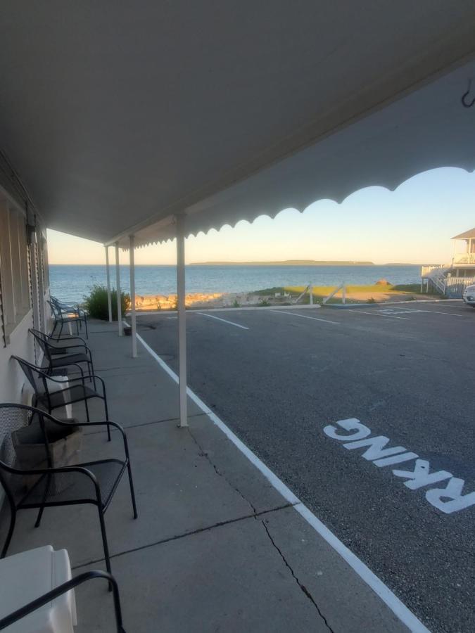 Bayview Lakefront Inn Saint Ignace Εξωτερικό φωτογραφία
