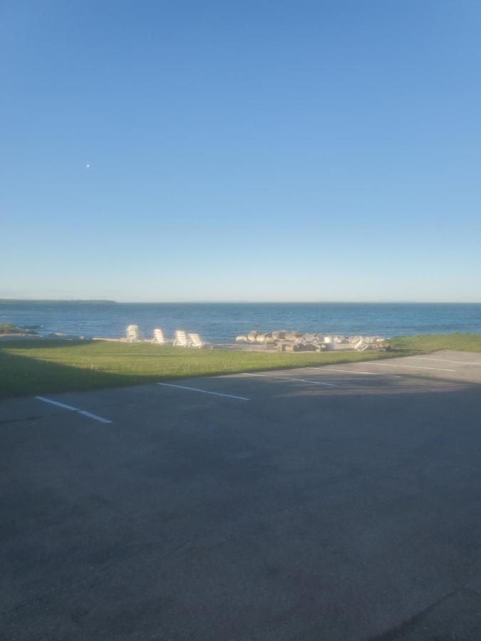 Bayview Lakefront Inn Saint Ignace Εξωτερικό φωτογραφία